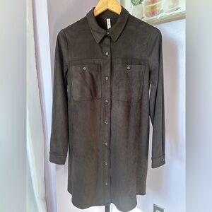 Gentle Fawn Dark khaki green shacket 
Or long top